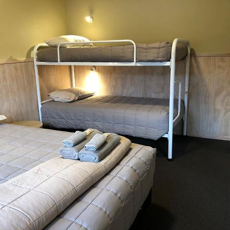 Oamaru TOP 10 Holiday Park Bagian luar foto